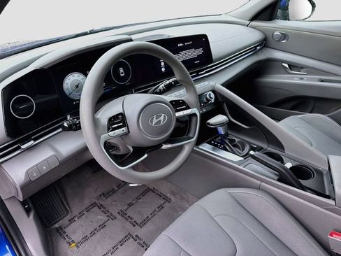 Used 2024 Hyundai Elantra SEL FWD image 9