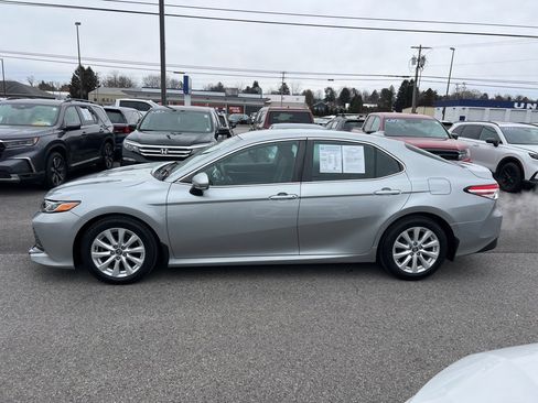 Used 2020 Toyota Camry LE image 2