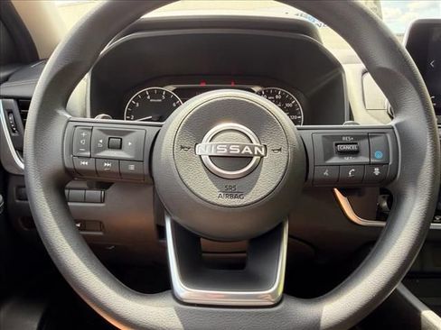 Used 2024 Nissan Rogue SV AWD/4WD image 16