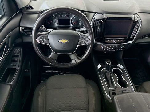 Used 2018 Chevrolet Traverse LT image 3