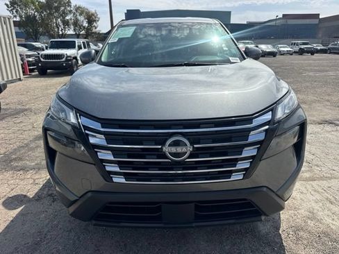 Used 2025 Nissan Rogue SV FWD image 2