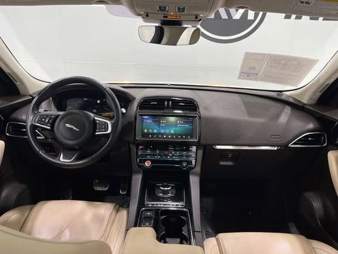 Used 2019 Jaguar F-PACE Prestige image 21