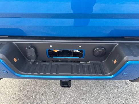 Used 2021 Chevrolet Colorado Z71 w/ Safety Package AWD/4WD image 42