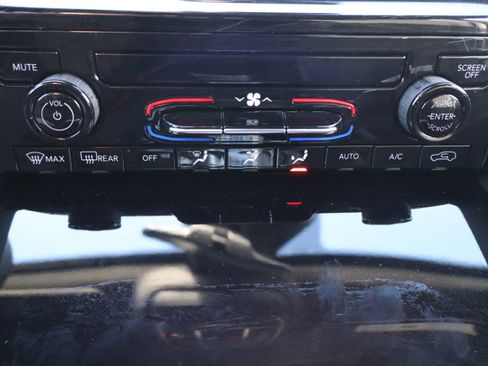 Used 2025 Jeep Grand Cherokee Laredo image 21