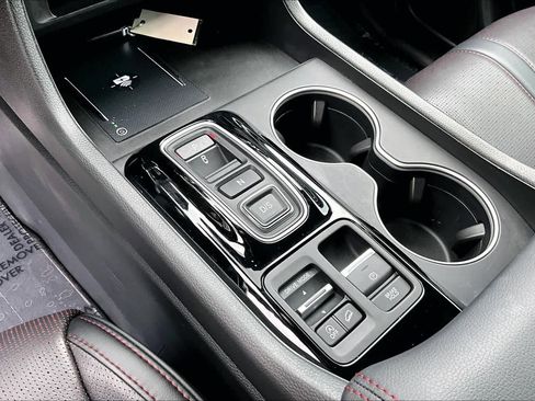 Used 2025 Honda Pilot Black Edition image 17