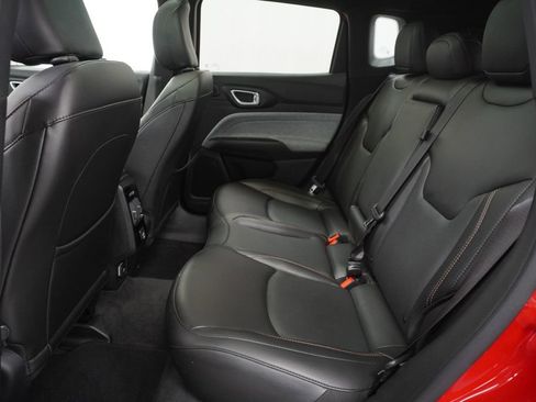 Certified 2023 Jeep Compass Latitude w/ Sun and Sound Group AWD/4WD image 19