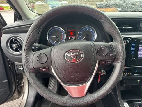 Used 2017 Toyota Corolla LE image 5