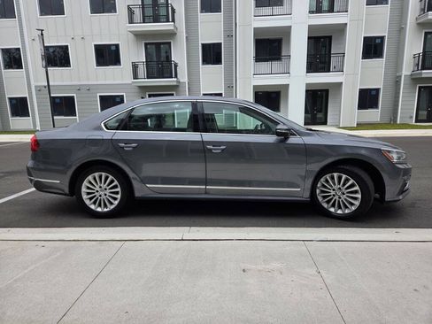 Used 2016 Volkswagen Passat 1.8T SE w/ Lighting Package (P06) FWD image 5
