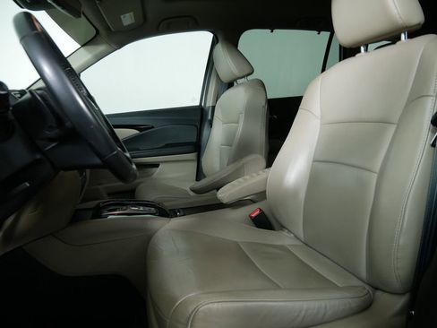 Used 2020 Honda Pilot Touring image 15