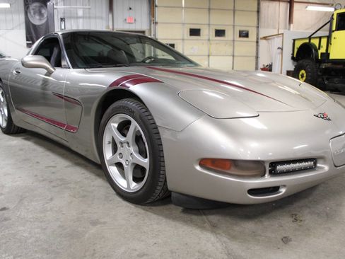 Used 2001 Chevrolet Corvette Coupe w/ Preferred Equipment Group2 image 8