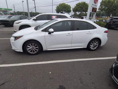Used 2020 Toyota Corolla LE w/ LE Premium Package FWD image 3