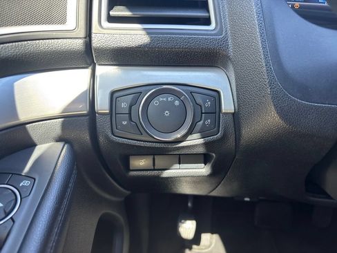 Used 2017 Ford Explorer XLT w/ Equipment Group 202A FWD image 34