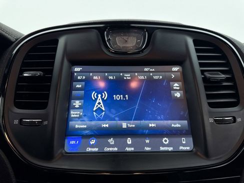 Used 2018 Chrysler 300 S w/ 300S Premium Group image 24