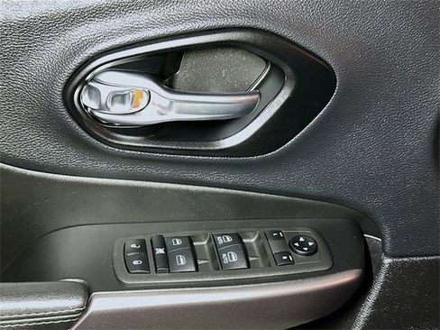 Used 2022 Jeep Cherokee Latitude Lux image 15