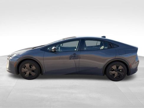 Used 2025 Toyota Prius LE FWD image 8