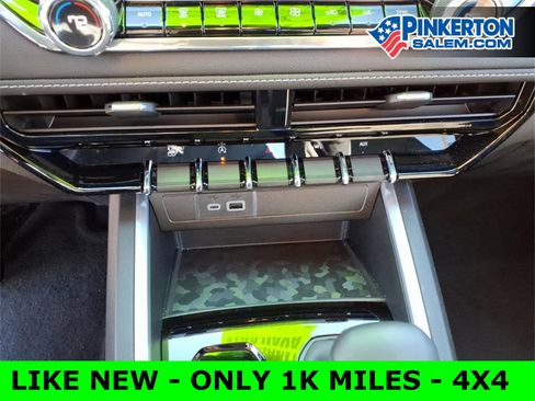 Used 2024 Chevrolet Colorado LT w/ LT Convenience Package image 24