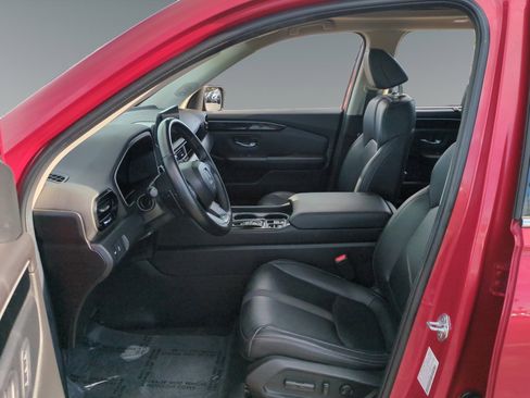 Used 2024 Honda Pilot Touring image 9