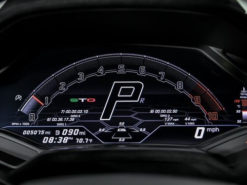 Used 2022 Lamborghini Huracan STO image 29