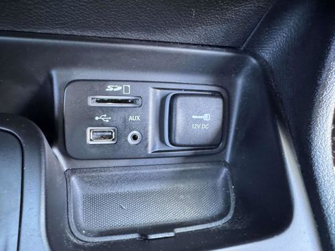 Used 2018 Jeep Cherokee Latitude Plus w/ Cold Weather Group AWD/4WD image 33