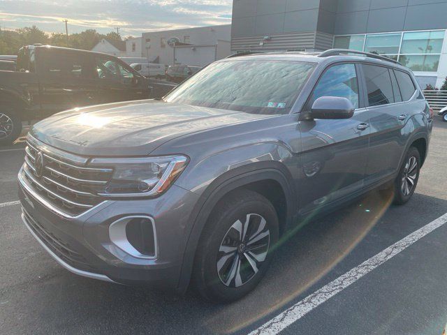 Used 2024 Volkswagen Atlas SE AWD/4WD image 3