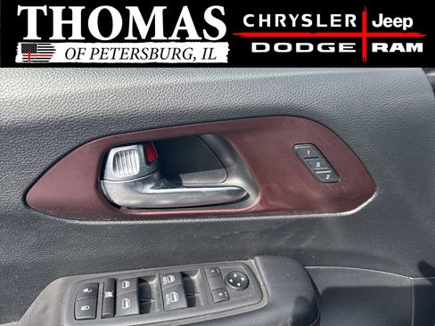 Used 2020 Chrysler Pacifica Touring-L FWD image 10