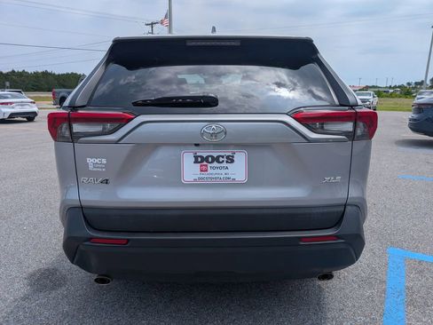 Used 2021 Toyota RAV4 XLE FWD image 4