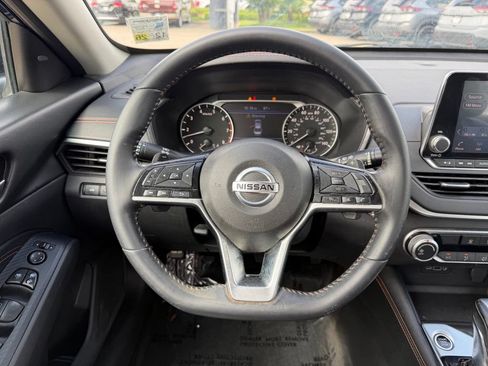 Used 2019 Nissan Altima 2.5 SR FWD image 18