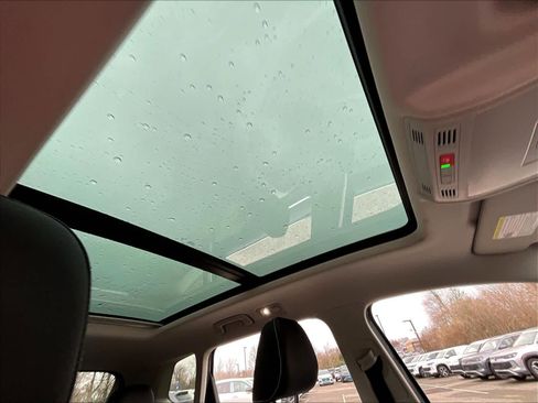 Used 2025 Volkswagen Taos SE w/ Panoramic Sunroof Package image 22