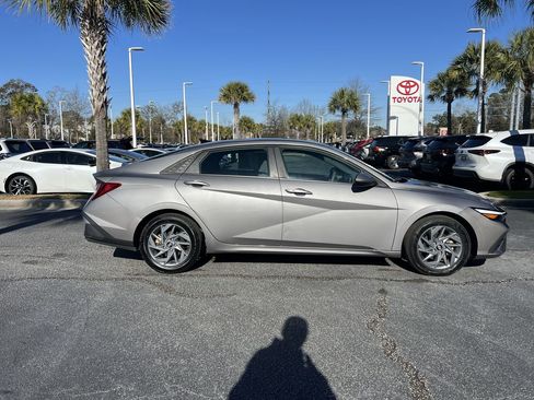 Used 2024 Hyundai Elantra SEL image 11