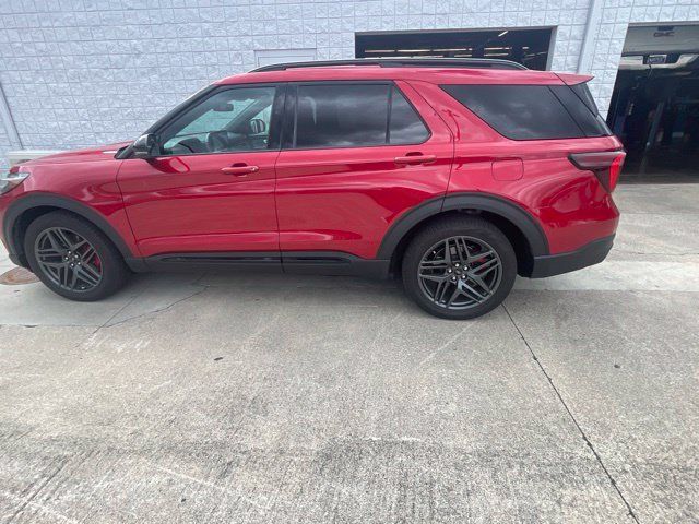 Used 2025 Ford Explorer ST AWD/4WD image 11