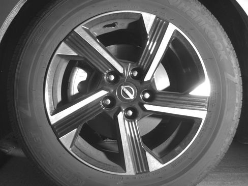 Used 2025 Nissan Sentra SV image 12