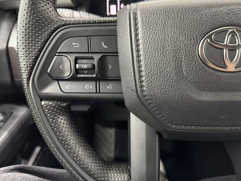 Used 2025 Toyota Tacoma SR5 AWD/4WD image 21