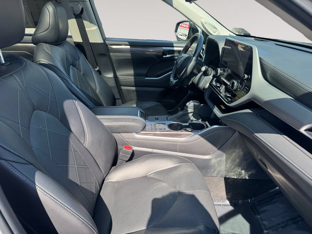 Used 2024 Toyota Highlander Platinum AWD/4WD image 15