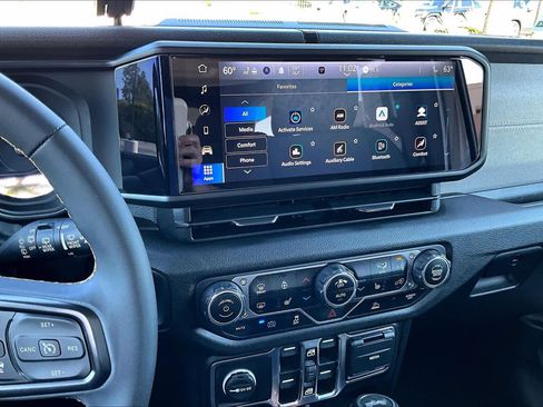 Used 2024 Jeep Wrangler Unlimited AWD/4WD image 6