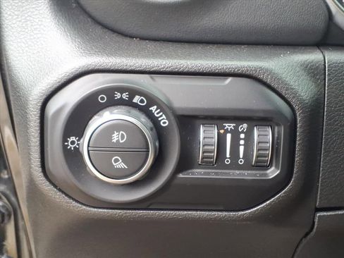 Used 2021 Jeep Gladiator Overland image 14