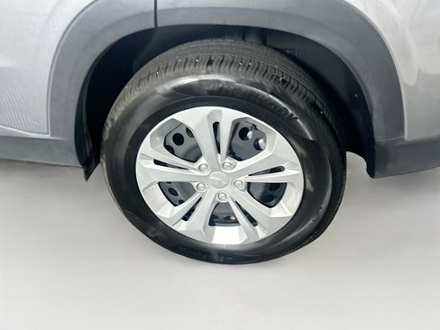 Used 2025 Chevrolet Trax LS image 11