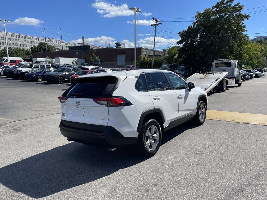 Used 2025 Toyota RAV4 XLE AWD/4WD image 8
