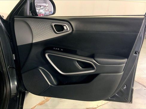 Certified 2025 Kia Soul LX w/ LX Technology Package FWD image 25