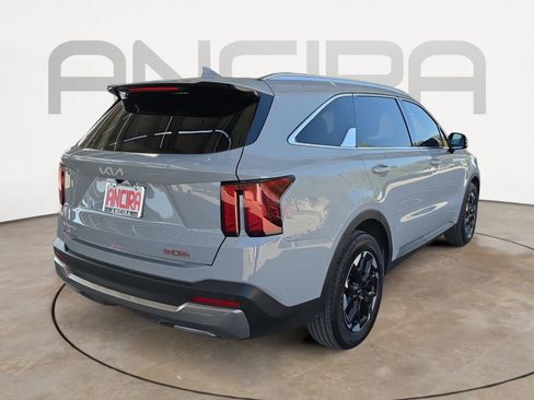 Certified 2025 Kia Sorento S w/ Panoramic Sunroof Package image 8