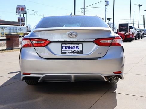 Used 2020 Toyota Camry SE image 6