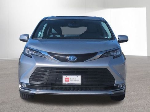 Certified 2023 Toyota Sienna XLE image 2