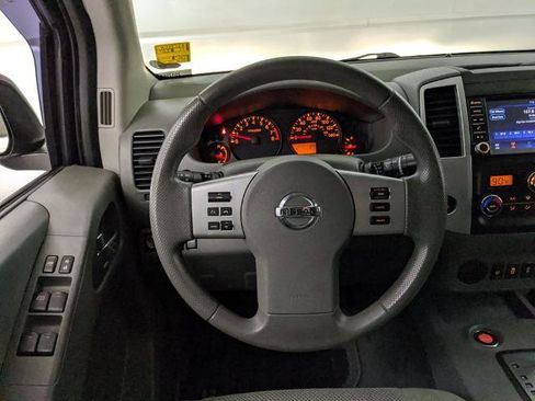 Used 2021 Nissan Frontier SV w/ Midnight Edition Floor Mats image 17