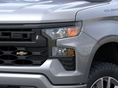 Used 2026 Chevrolet Silverado 1500 Custom RWD image 10