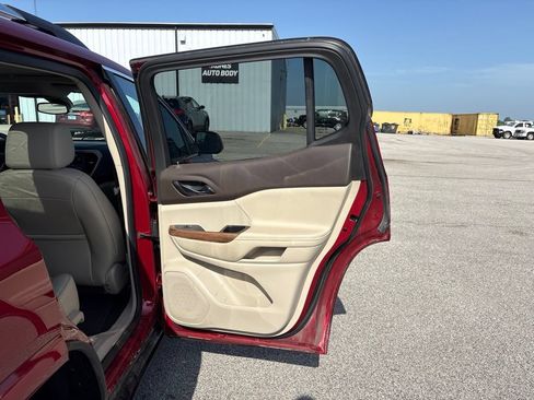 Used 2019 GMC Acadia Denali AWD/4WD image 14