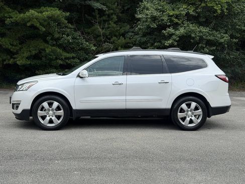 Used 2016 Chevrolet Traverse LTZ FWD image 2