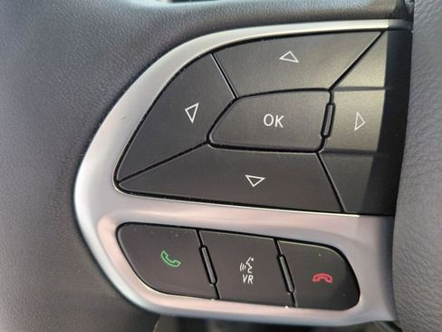 Certified 2023 Chrysler Pacifica Touring-L FWD image 21