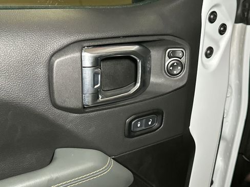 Used 2024 Jeep Wrangler High Altitude AWD/4WD image 18