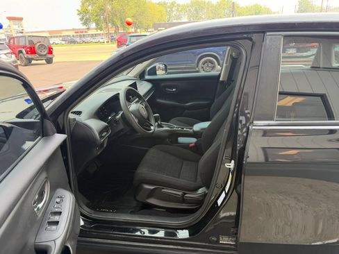 Used 2023 Honda HR-V LX image 4
