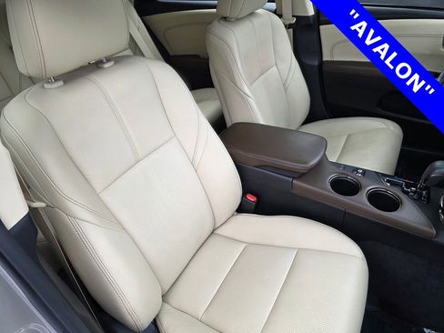 Used 2017 Toyota Avalon Limited image 30