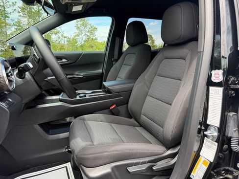 Used 2026 Chevrolet Equinox LT FWD image 9